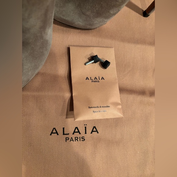 NWT Alaia Taupe & Black Suede Boots - Picture 4 of 16